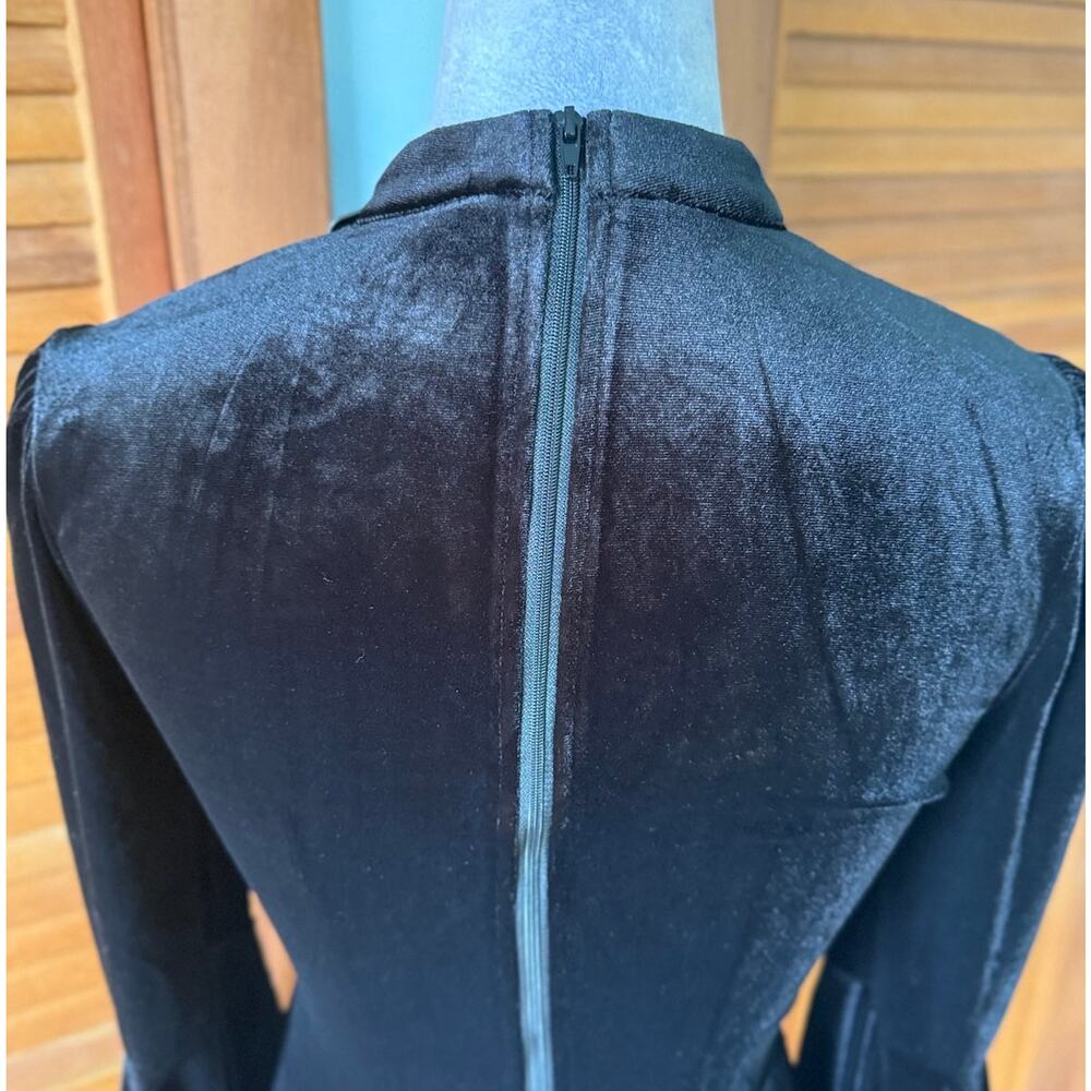 Dark in Love Victorian Vkei Velvet & Lace Belle Sleeve Lace-Up Front Top - Picture 9 of 14